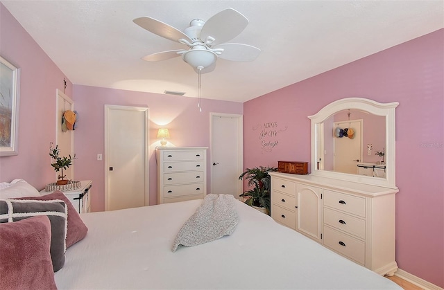 bedroom with ceiling fan