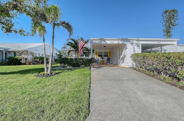 view of front facade featuring a carport and a front lawn