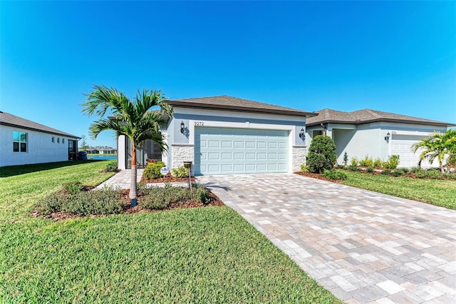 view of front facade featuring a front yard and a garage