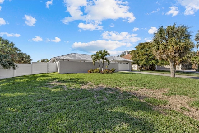 view of yard with a garage