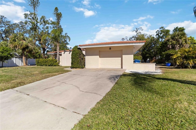 view of front of house featuring a garage and a front yard