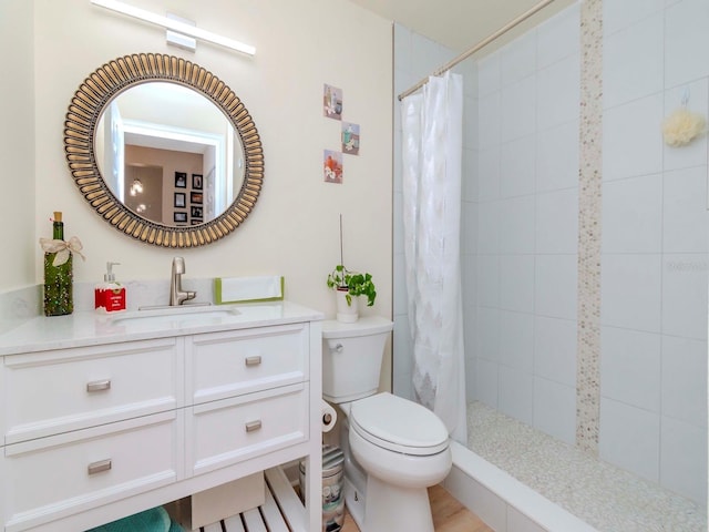 bathroom with a shower with curtain, vanity, and toilet