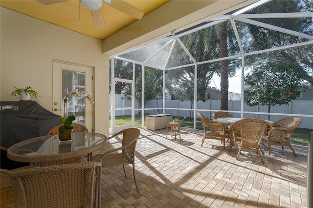 sunroom featuring ceiling fan