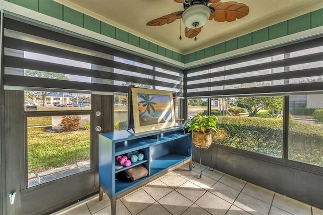 sunroom / solarium featuring ceiling fan