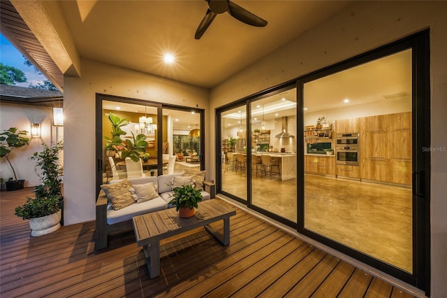 sunroom with ceiling fan