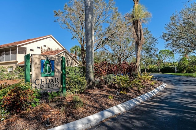 view of community / neighborhood sign