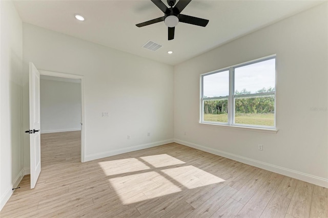 empty room featuring light hardwood / wood-style floors and ceiling fan