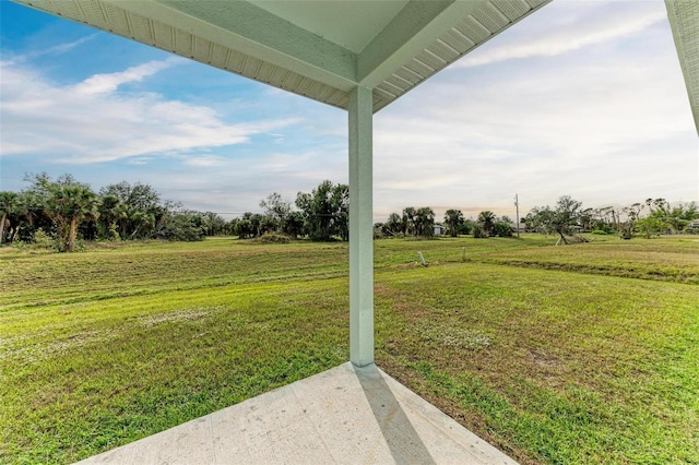 view of yard featuring a rural view