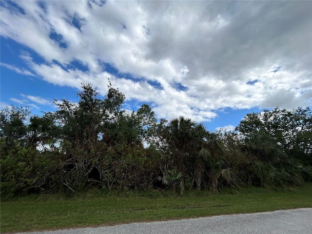 Listing photo 3 for 6058 Higgins Ln, Englewood FL 34224