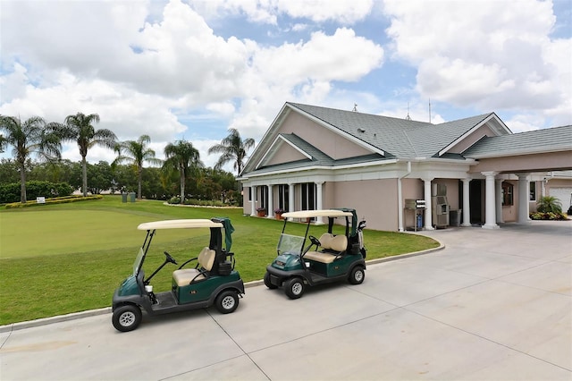 view of front of home featuring a front yard