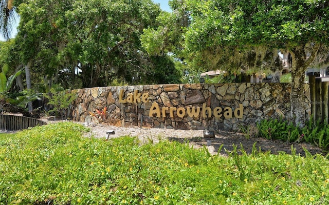 view of community / neighborhood sign