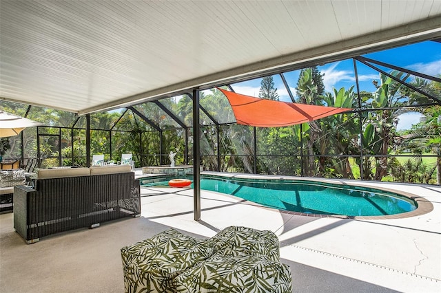 view of swimming pool with a patio area and an outdoor hangout area