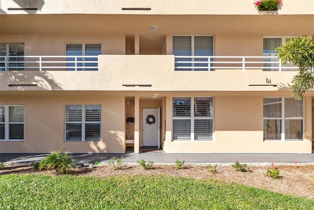 view of front of house featuring a balcony