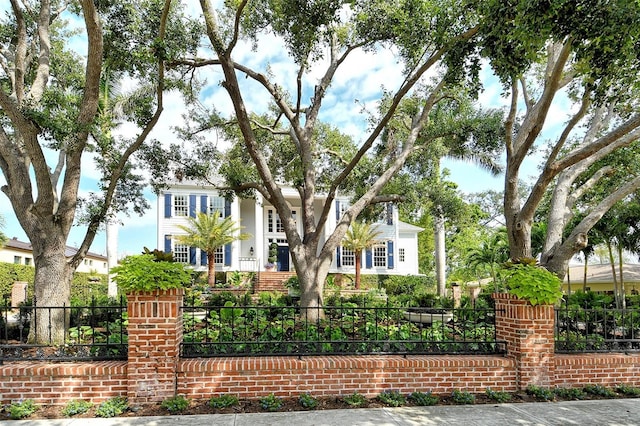 1541 Bay Point Dr, Sarasota, FL 34236 - neoclassical / greek revival house with fence
