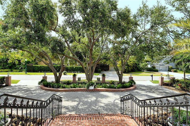 1541 Bay Point Dr, Sarasota, FL 34236 - view of property's community with fence