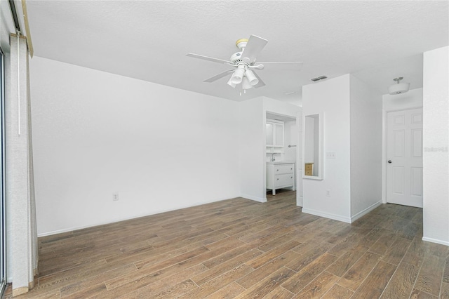 unfurnished room featuring ceiling fan and a textured ceiling