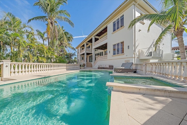 view of pool with an in ground hot tub