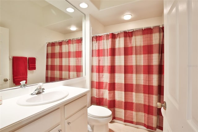 bathroom featuring a shower with curtain, vanity, and toilet