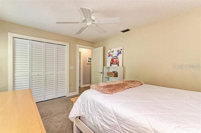 bedroom featuring ceiling fan, a closet, and a textured ceiling