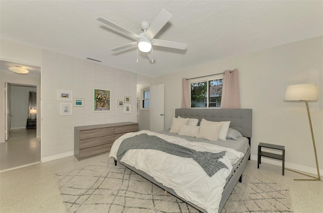 bedroom featuring ceiling fan and a textured ceiling