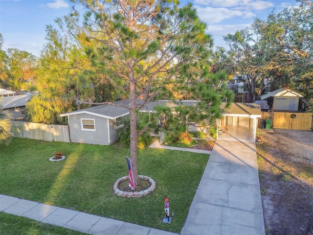 view of front of house with a front lawn