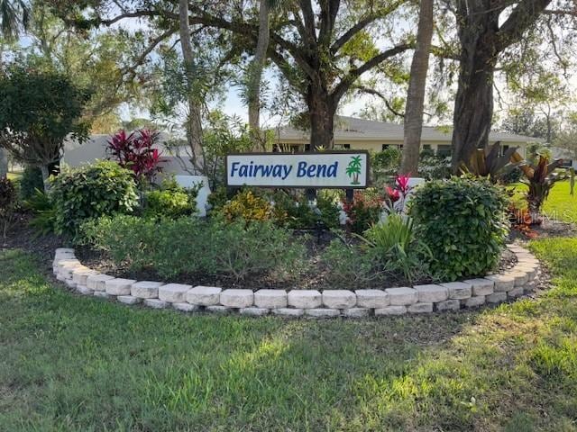 community / neighborhood sign with a yard