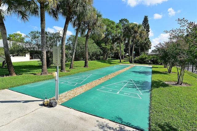 view of home's community featuring a yard