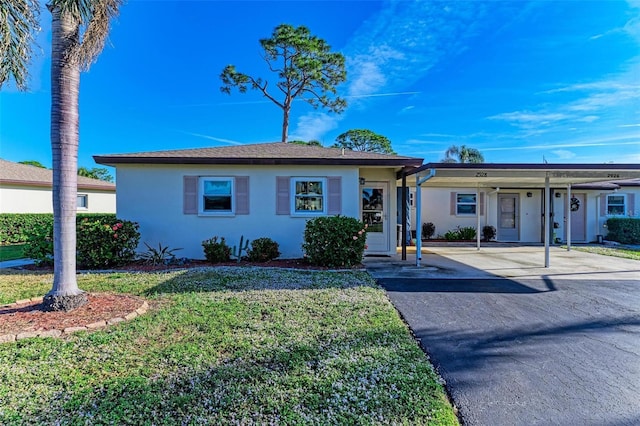 single story home with a front lawn