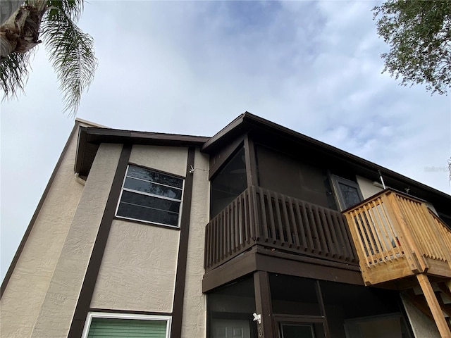 exterior space featuring a balcony