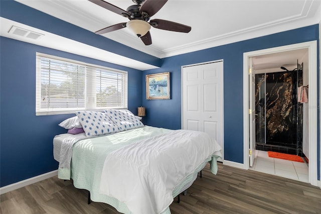 bedroom with a closet, ceiling fan, crown molding, and dark hardwood / wood-style floors