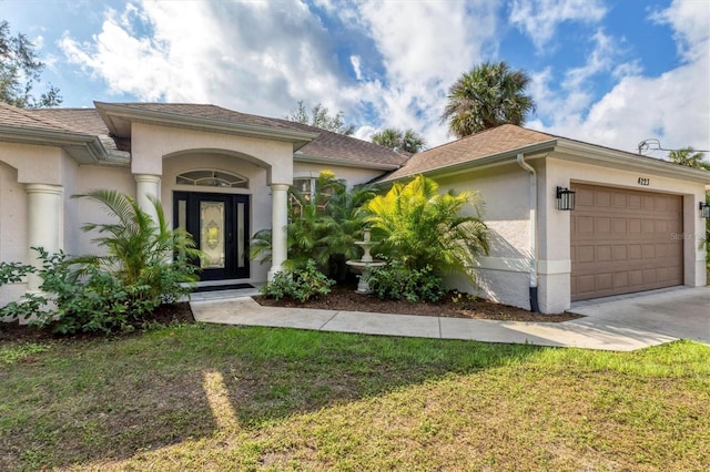 view of front facade featuring a front yard and a garage