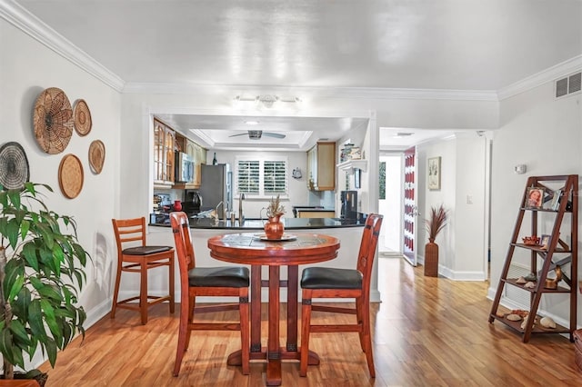 dining room featuring light hardwood / wood-style floors and ornamental molding