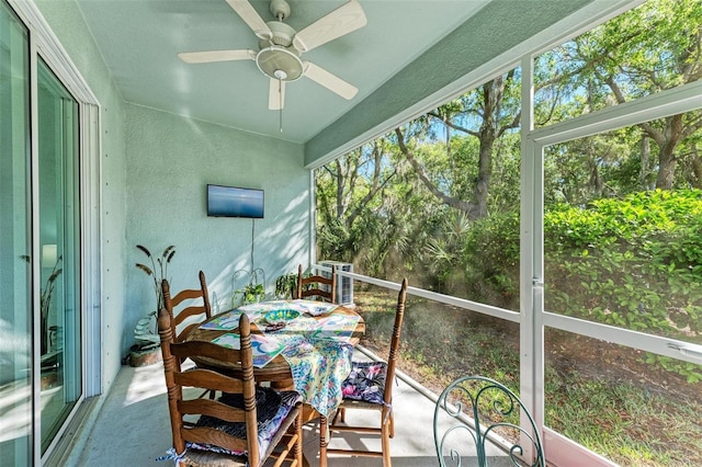 sunroom featuring ceiling fan