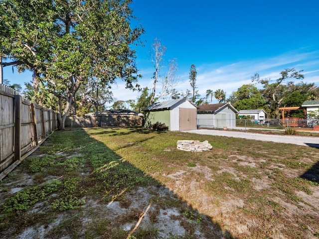 view of yard with a storage shed