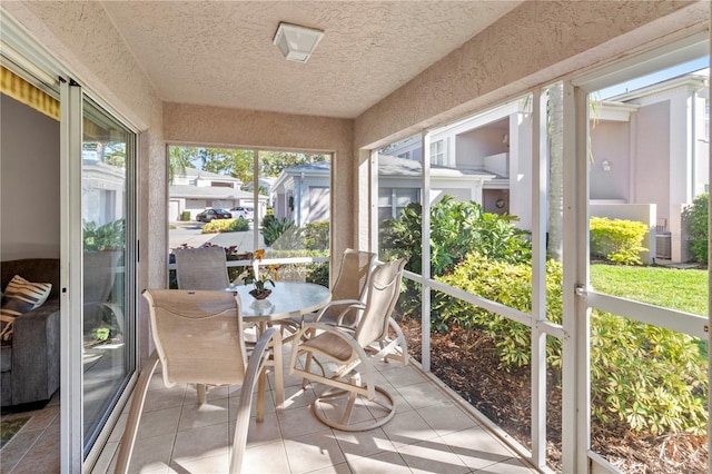5697 Sheffield Greene Cir Unit 51, Sarasota, FL 34235 - sunroom featuring outdoor dining area