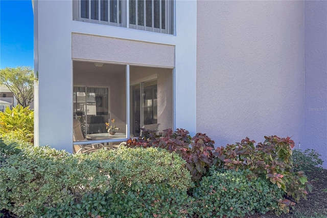 5697 Sheffield Greene Cir Unit 51, Sarasota, FL 34235 - exterior view of stucco siding