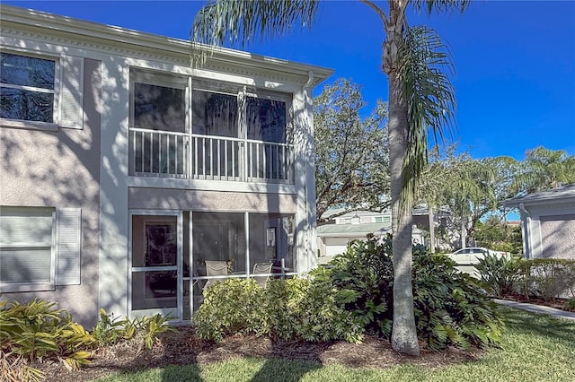 5697 Sheffield Greene Cir Unit 51, Sarasota, FL 34235 - rear view of house featuring stucco siding and a balcony