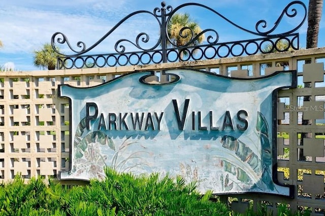 view of community / neighborhood sign