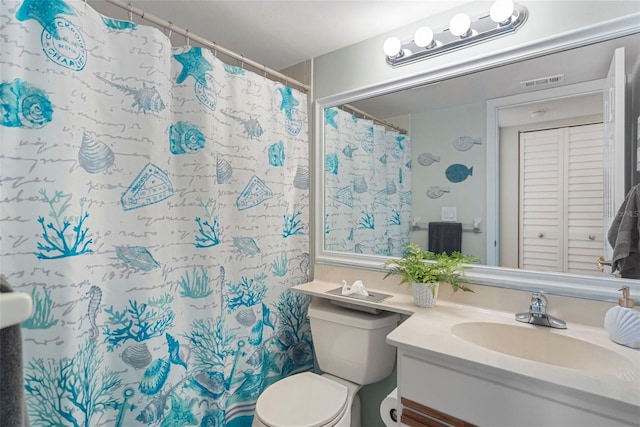 bathroom with a shower with curtain, vanity, and toilet