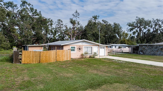 single story home with a front yard