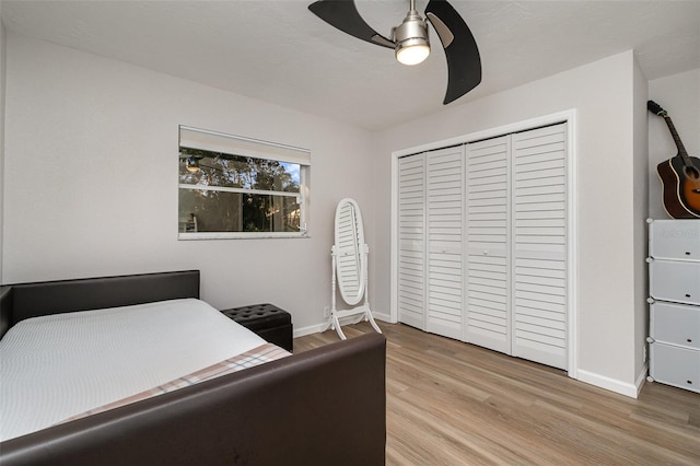 bedroom with ceiling fan, light wood-type flooring, and a closet