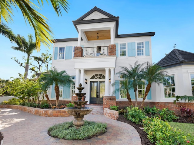 view of front of home featuring a balcony