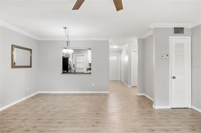 spare room featuring crown molding, sink, ceiling fan, and light hardwood / wood-style flooring