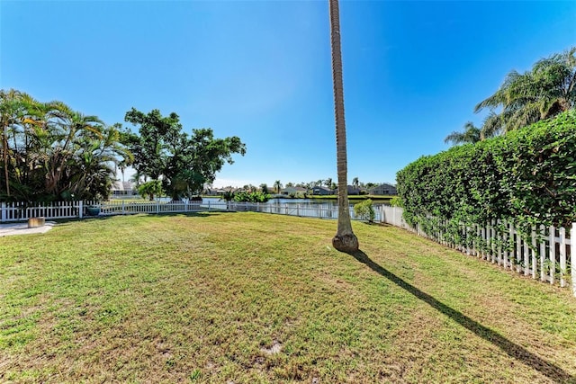 view of yard featuring a water view