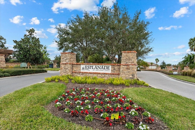 view of community / neighborhood sign