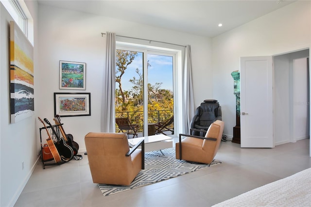 sitting room featuring recessed lighting and baseboards