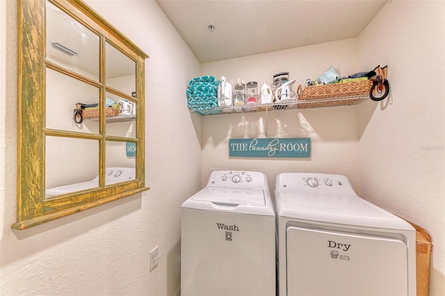 washroom featuring washing machine and clothes dryer