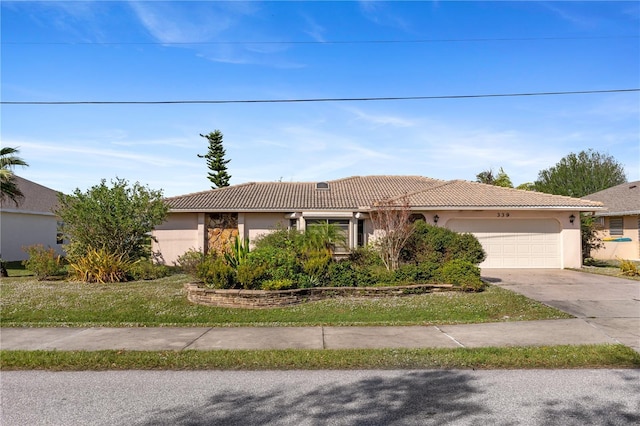 view of front facade featuring a garage and a front yard