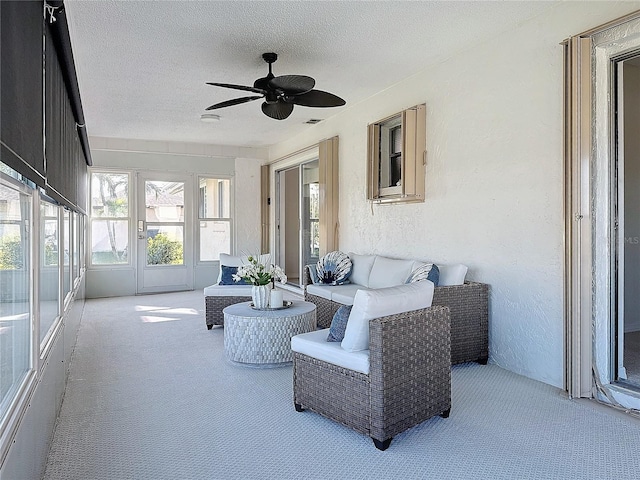 sunroom with ceiling fan