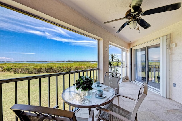 balcony featuring ceiling fan